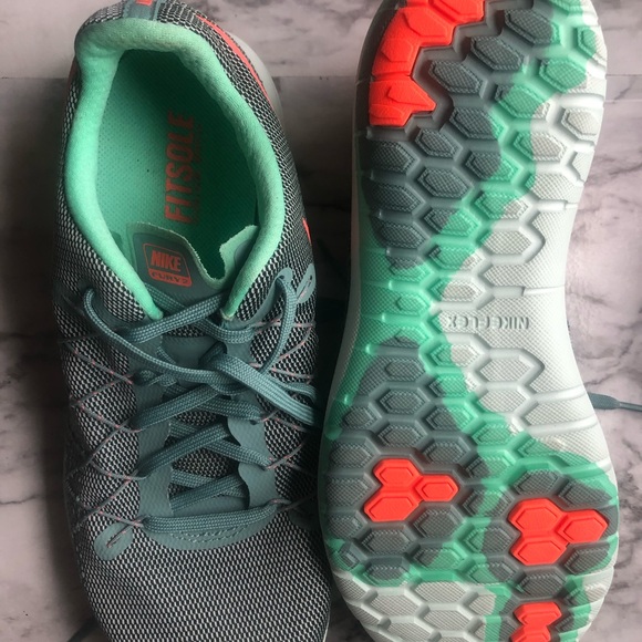 Nike “Fitsole” Flex Sneakers - Picture 3 of 3